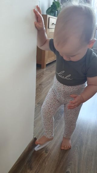 Jestli se bojíte bílého body, protože děti a jídlo, to všichni známe 😅 Koukněte na body LÁSKA v khaki barvě 😉 Skryje dost...